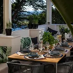 T - Wellness And Luxury With Spectacular Old Town View 빌라 *