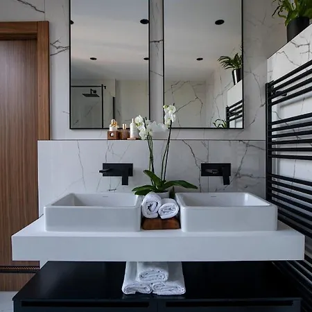 T - Wellness And Luxury With Spectacular Old Town View